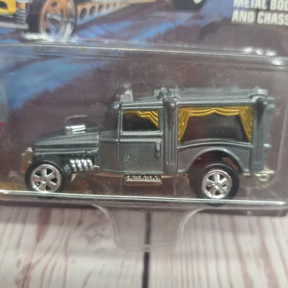 1997 Johnny Lightning Frightning Lightnings Gray Vampire Van Collector Edition